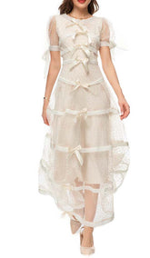 Maxikleid mit Pailletten und Schleife in Weiß